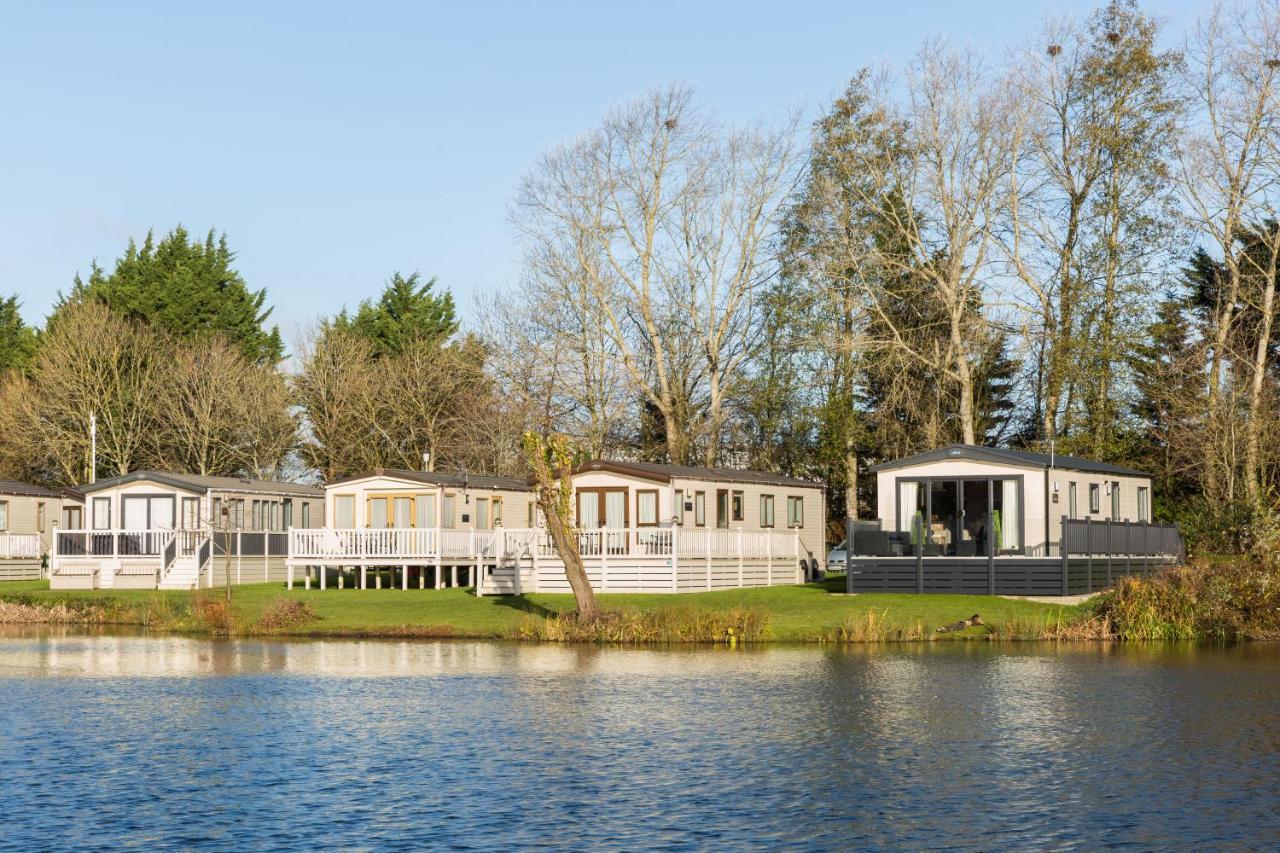 Clearwater Villa South Cerney Bagian luar foto
