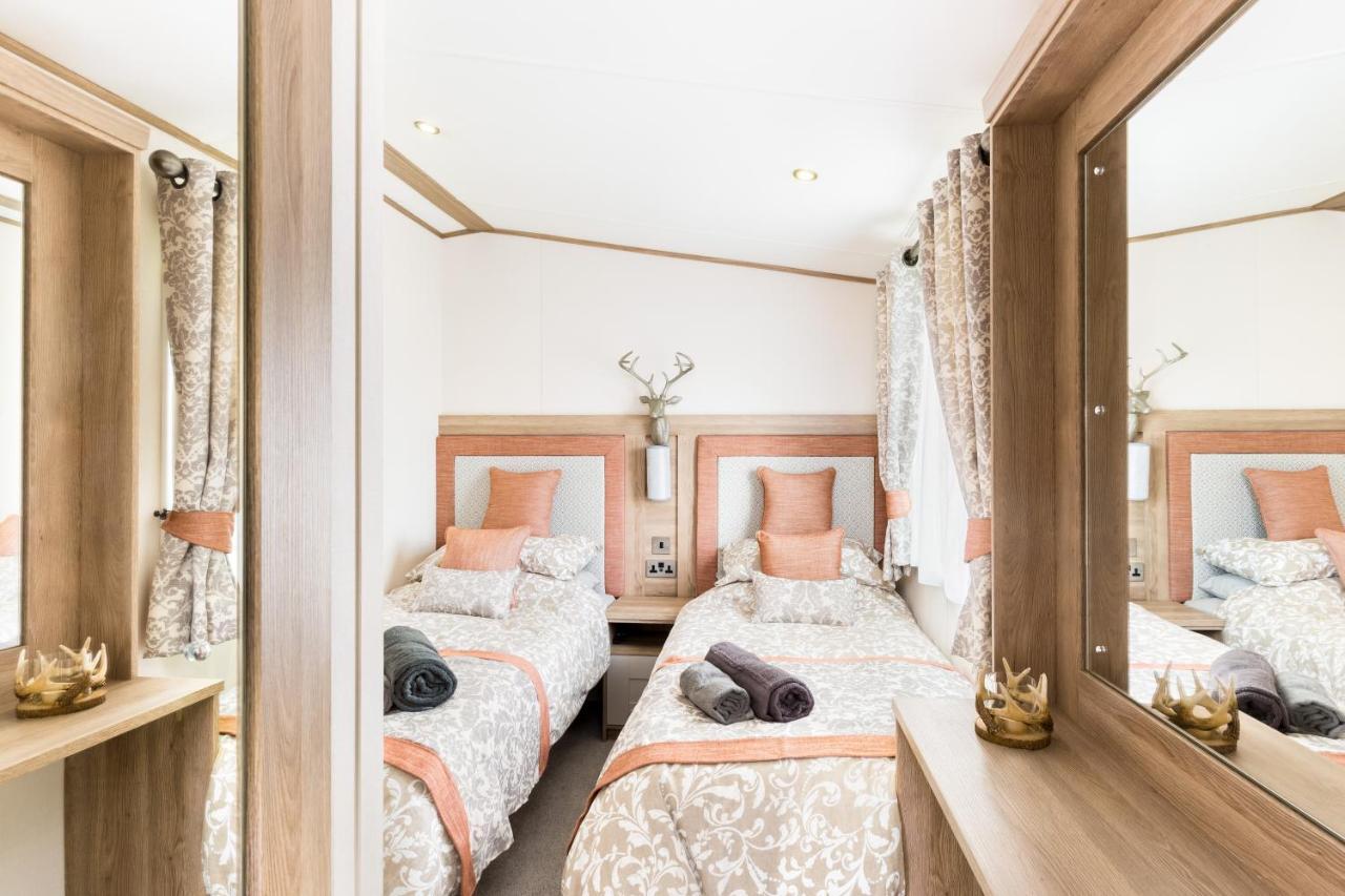 Clearwater Villa South Cerney Bagian luar foto