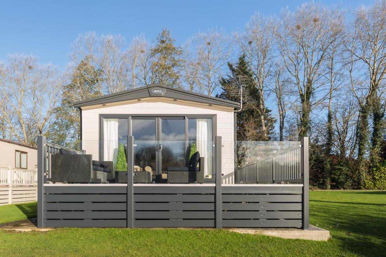 Clearwater Villa South Cerney Bagian luar foto