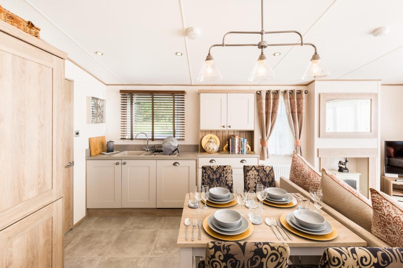 Clearwater Villa South Cerney Bagian luar foto