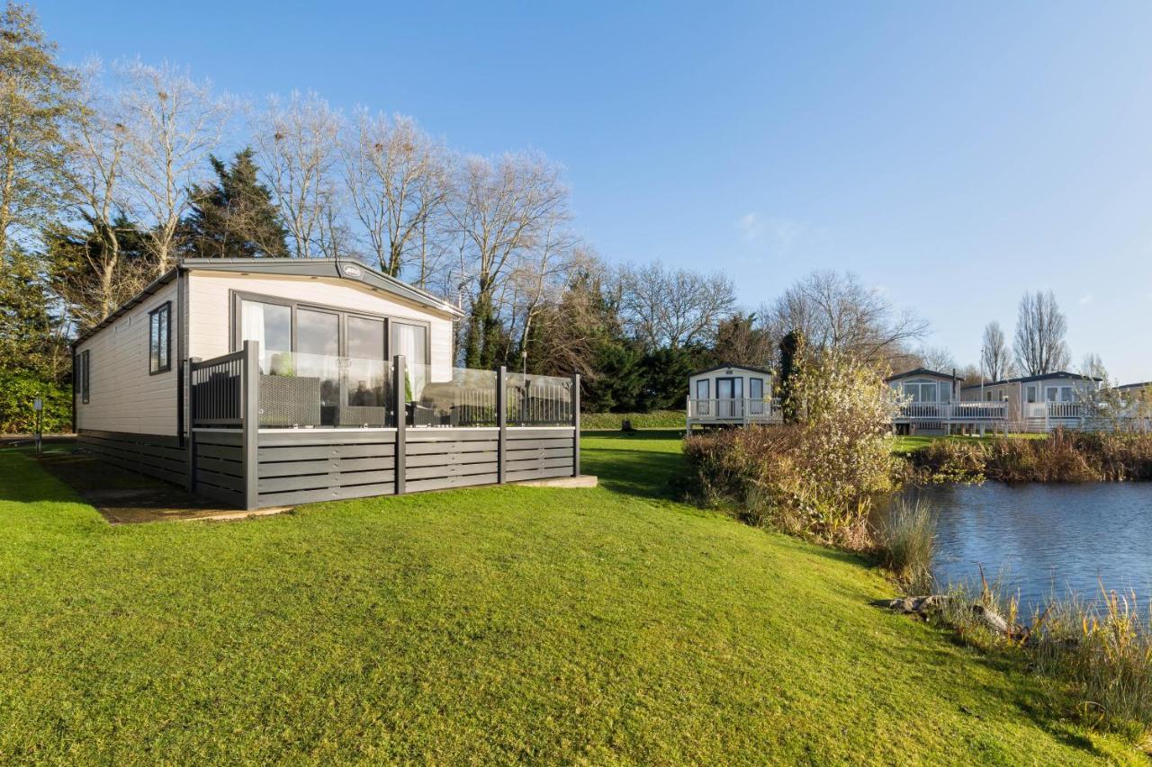 Clearwater Villa South Cerney Bagian luar foto