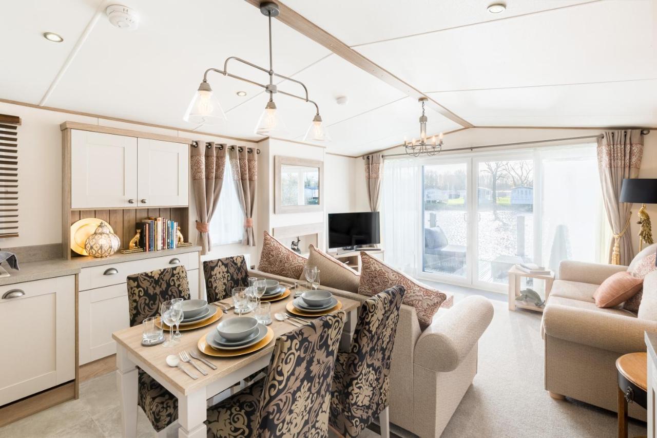 Clearwater Villa South Cerney Bagian luar foto