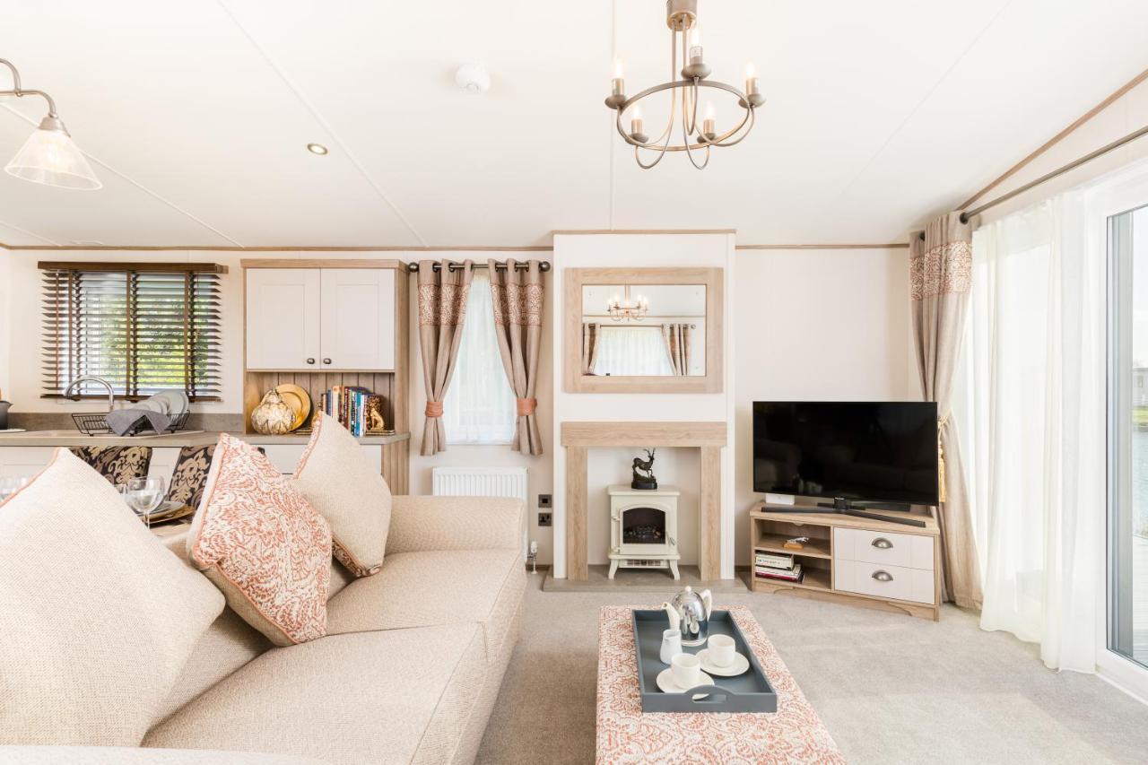 Clearwater Villa South Cerney Bagian luar foto