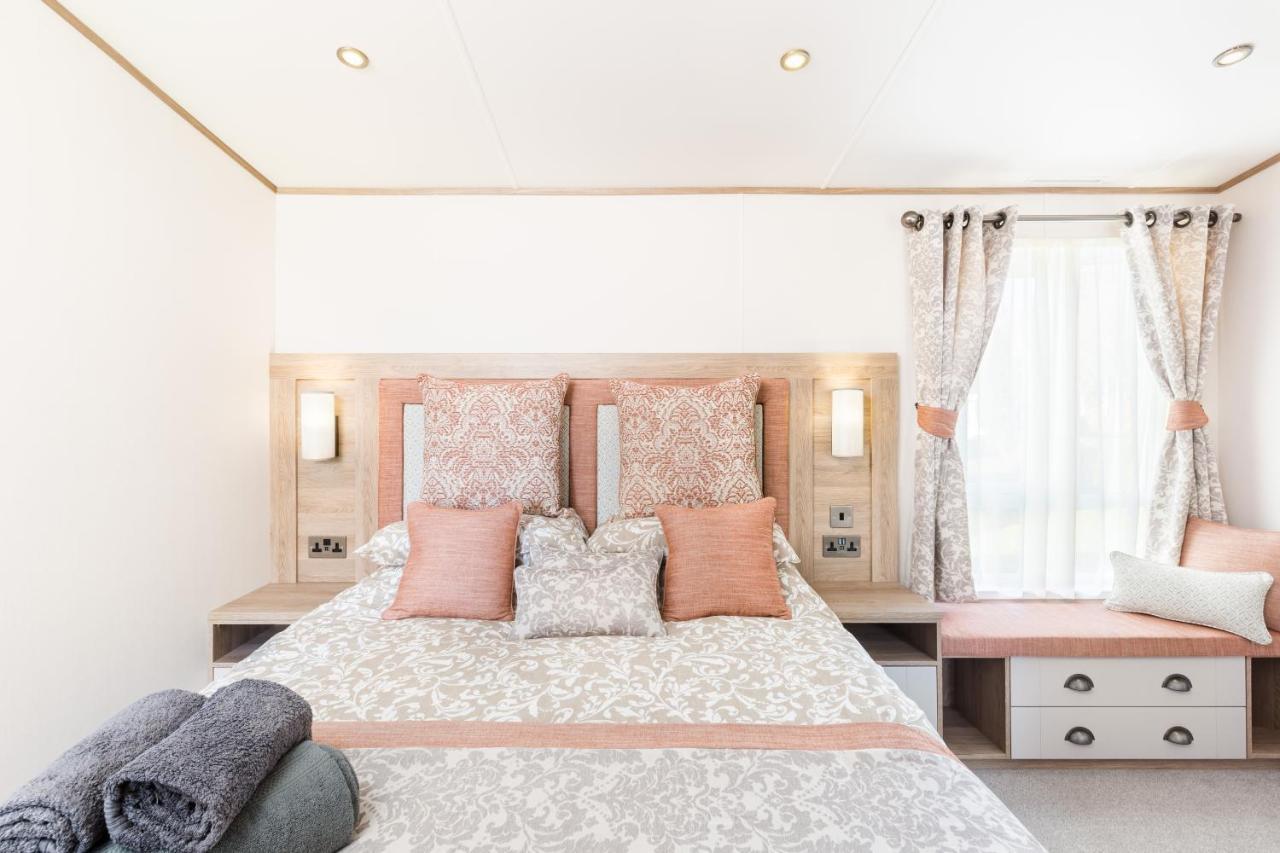Clearwater Villa South Cerney Bagian luar foto