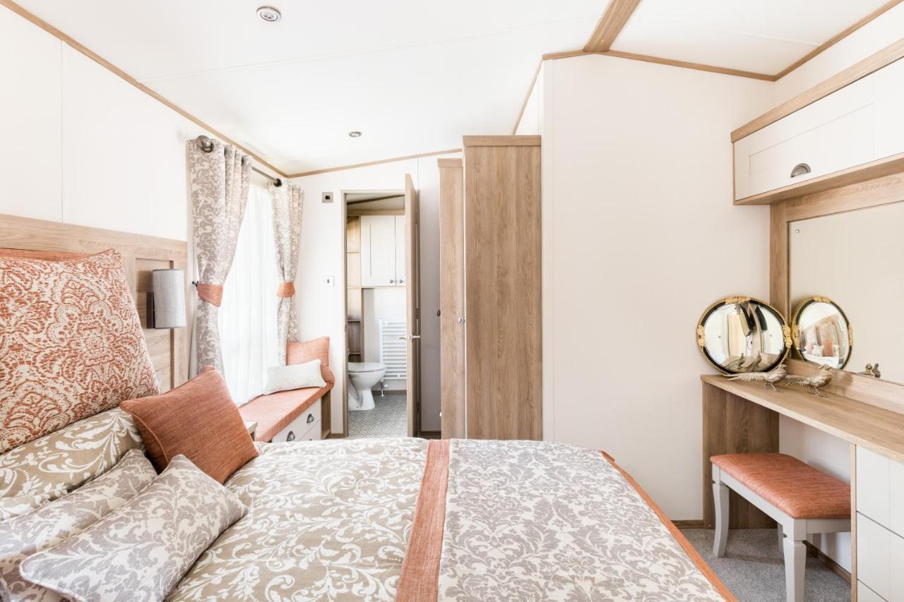 Clearwater Villa South Cerney Bagian luar foto