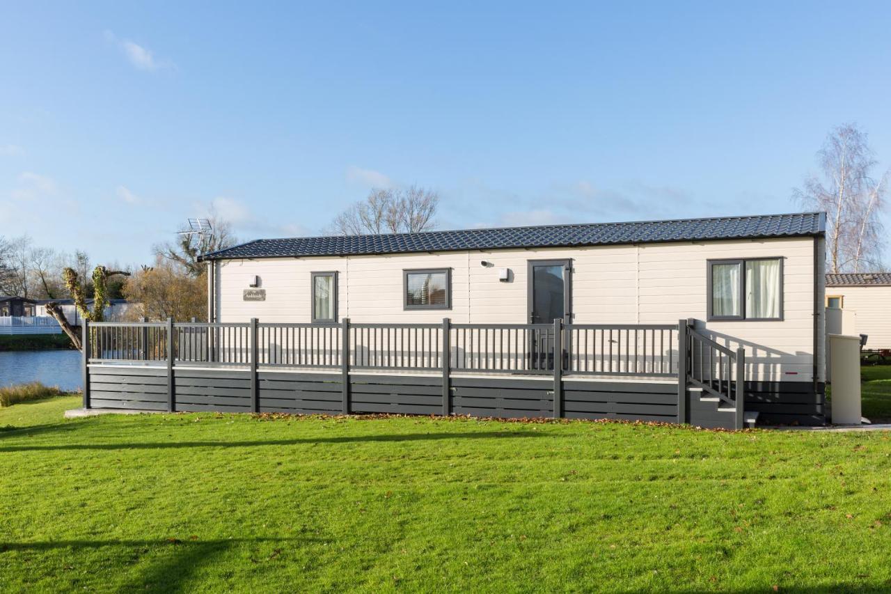 Clearwater Villa South Cerney Bagian luar foto
