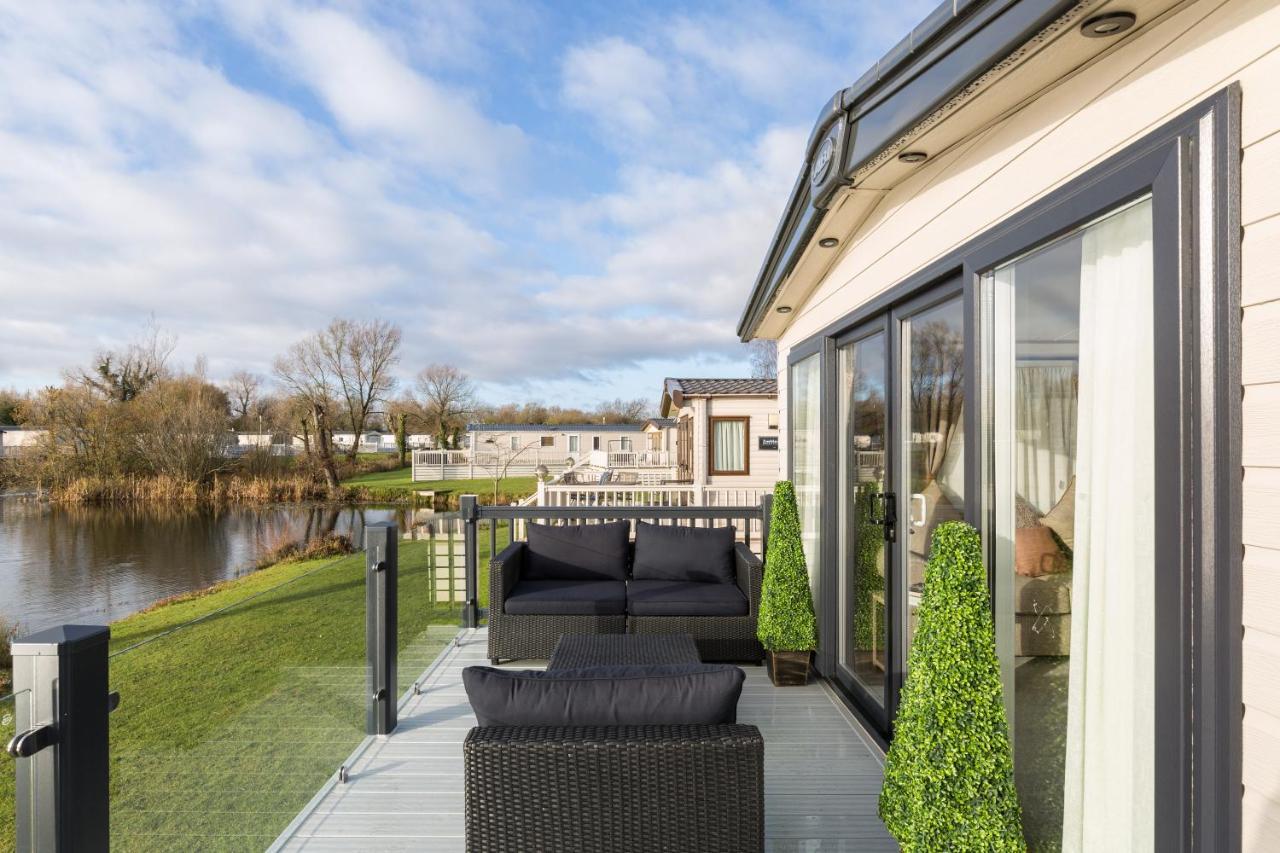 Clearwater Villa South Cerney Bagian luar foto