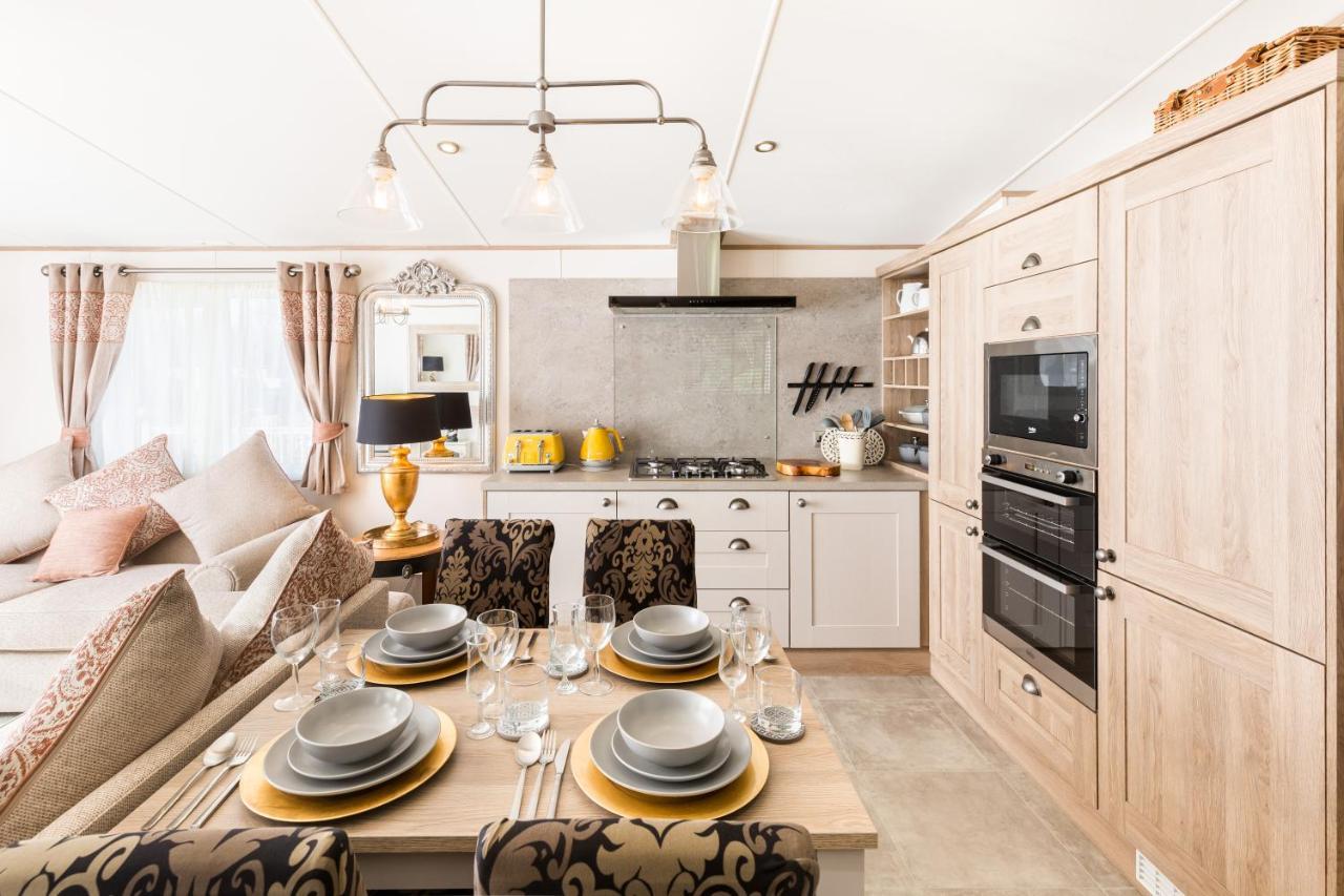 Clearwater Villa South Cerney Bagian luar foto