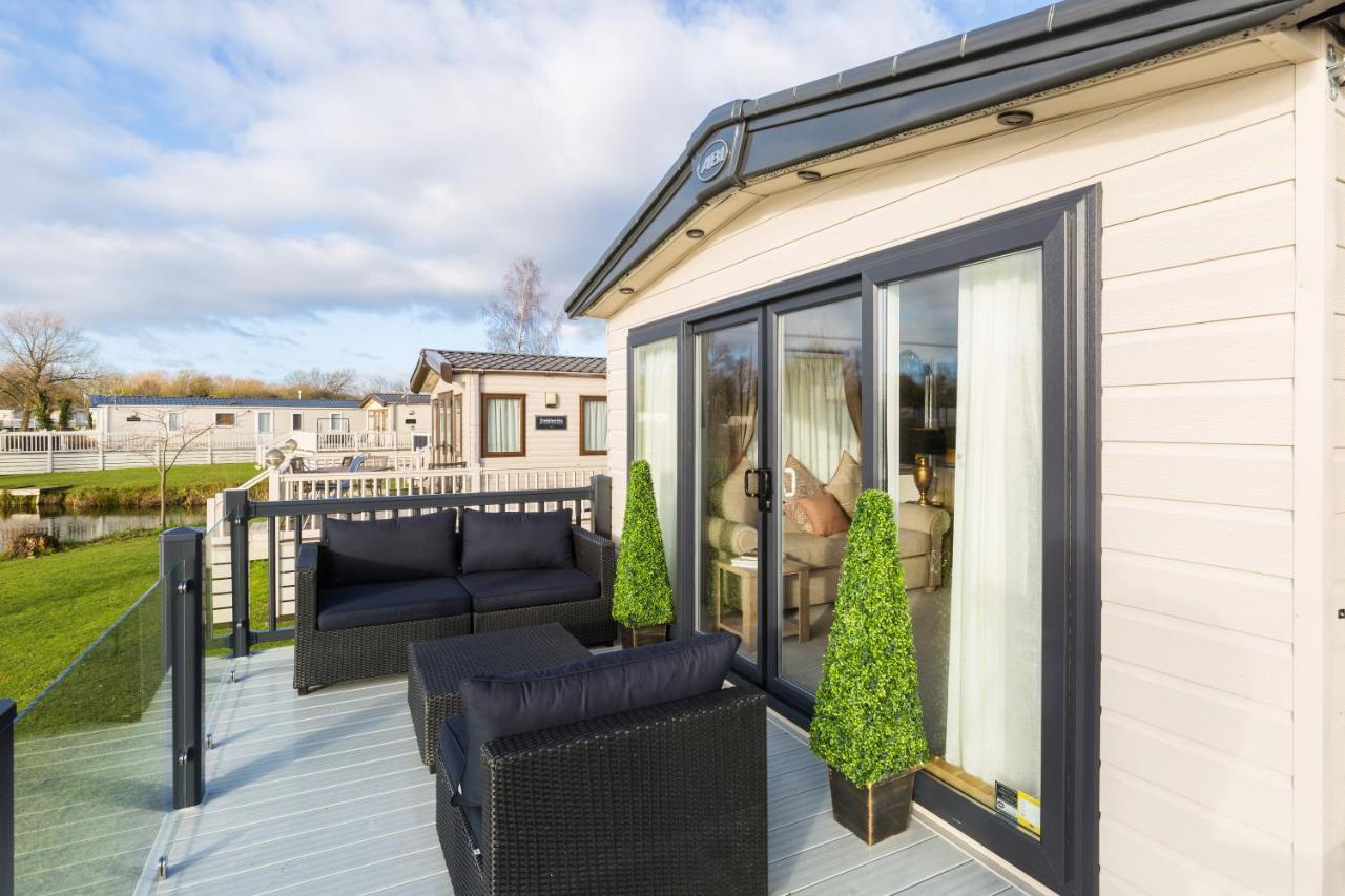 Clearwater Villa South Cerney Bagian luar foto