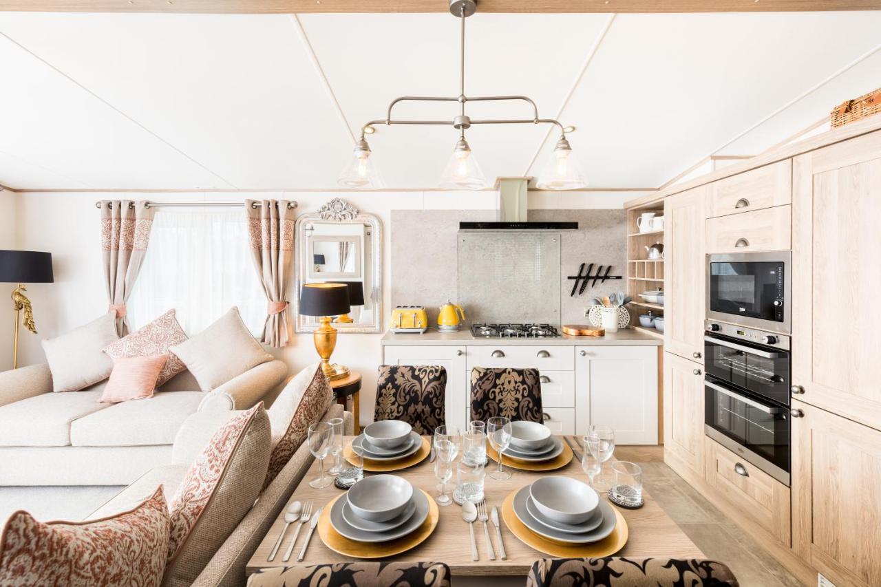 Clearwater Villa South Cerney Bagian luar foto
