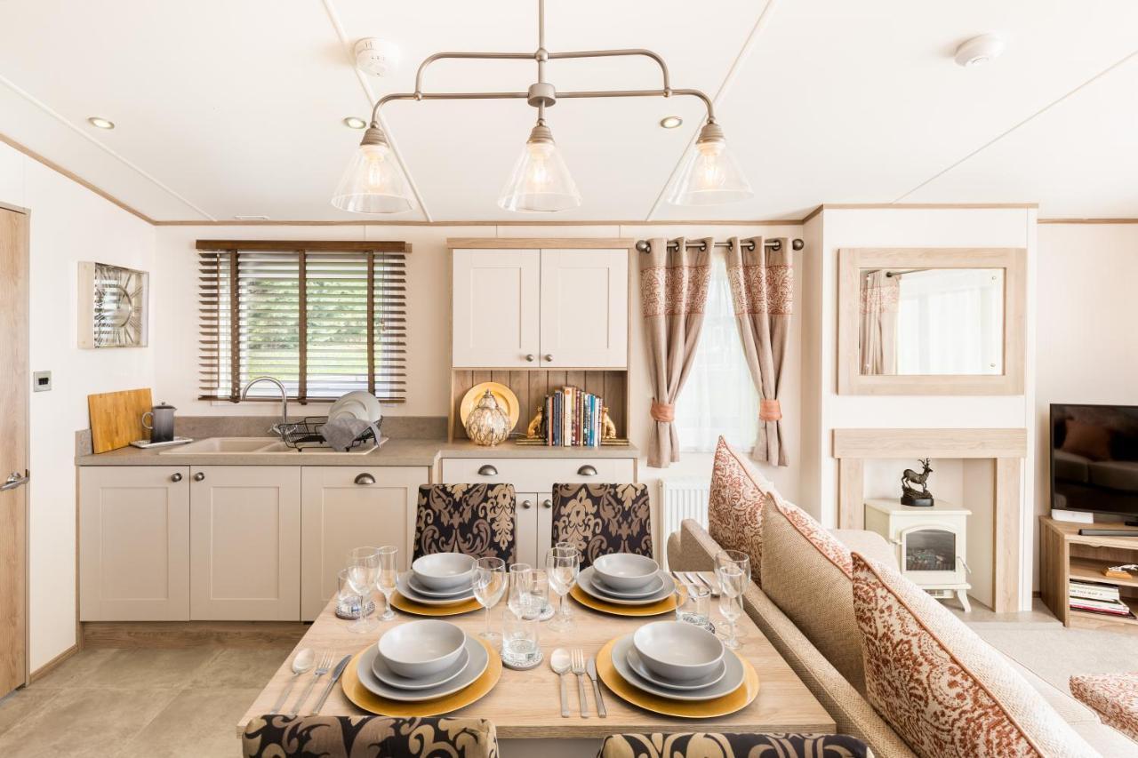 Clearwater Villa South Cerney Bagian luar foto