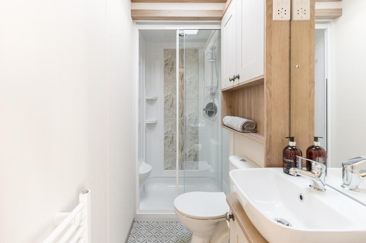 Clearwater Villa South Cerney Bagian luar foto