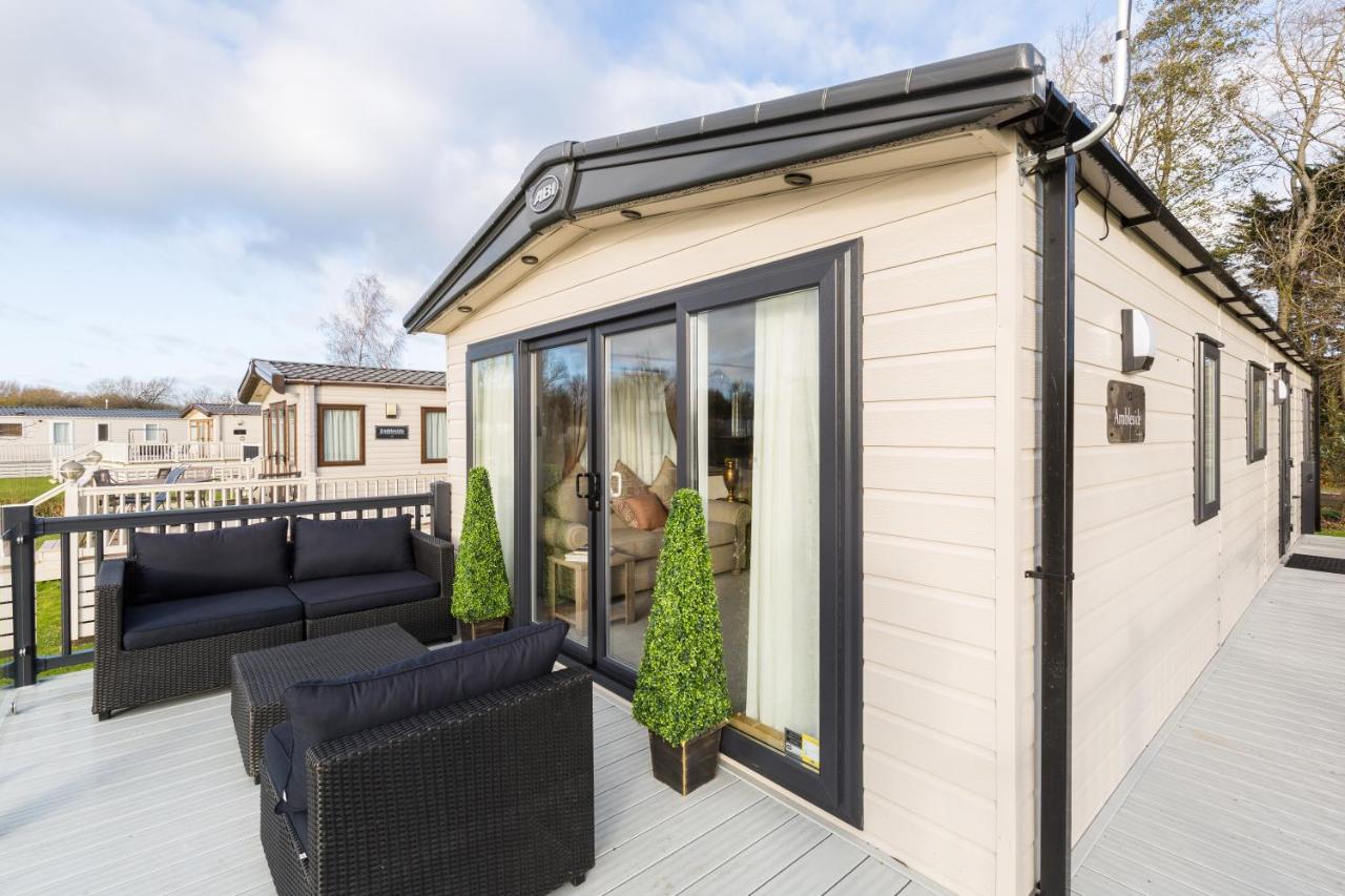 Clearwater Villa South Cerney Bagian luar foto